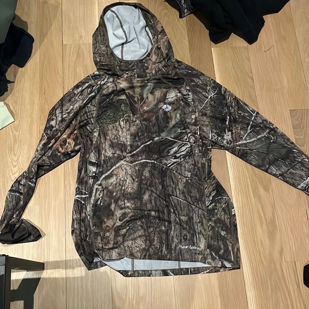 Mossy Oak fishing/outside shirt good for summer thin material